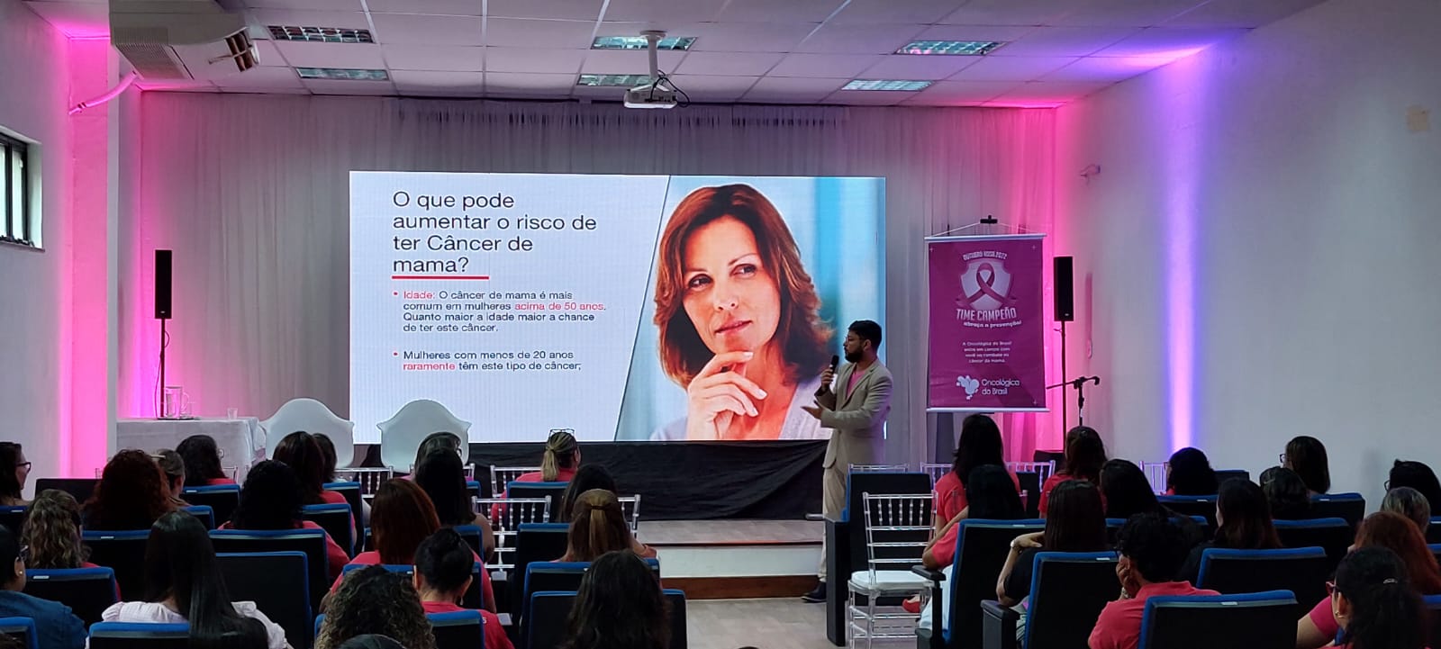 Painel LED em Palestra Outubro Rosa Painel de LED montado pela Andersom Produções para palestra do Outubro Rosa em Belém-PA
